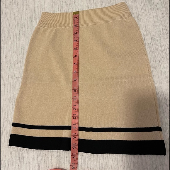 Knitted top and skirt - Picture 9 of 10